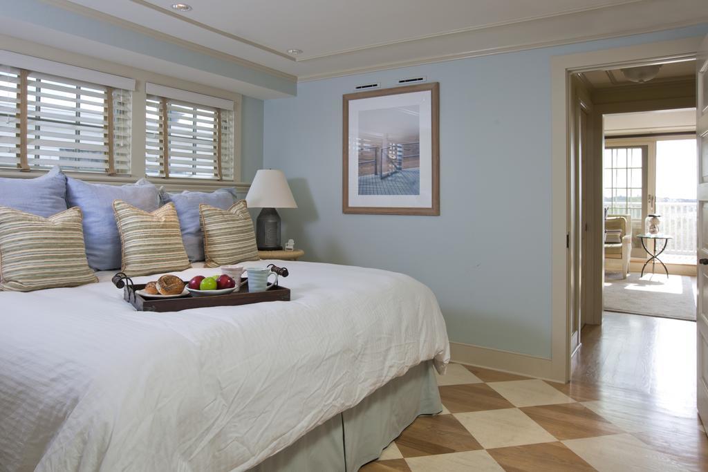 Vineyard Square Hotel And Suites Едґартаун Номер фото