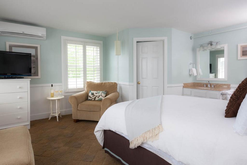 Vineyard Square Hotel And Suites Едґартаун Номер фото