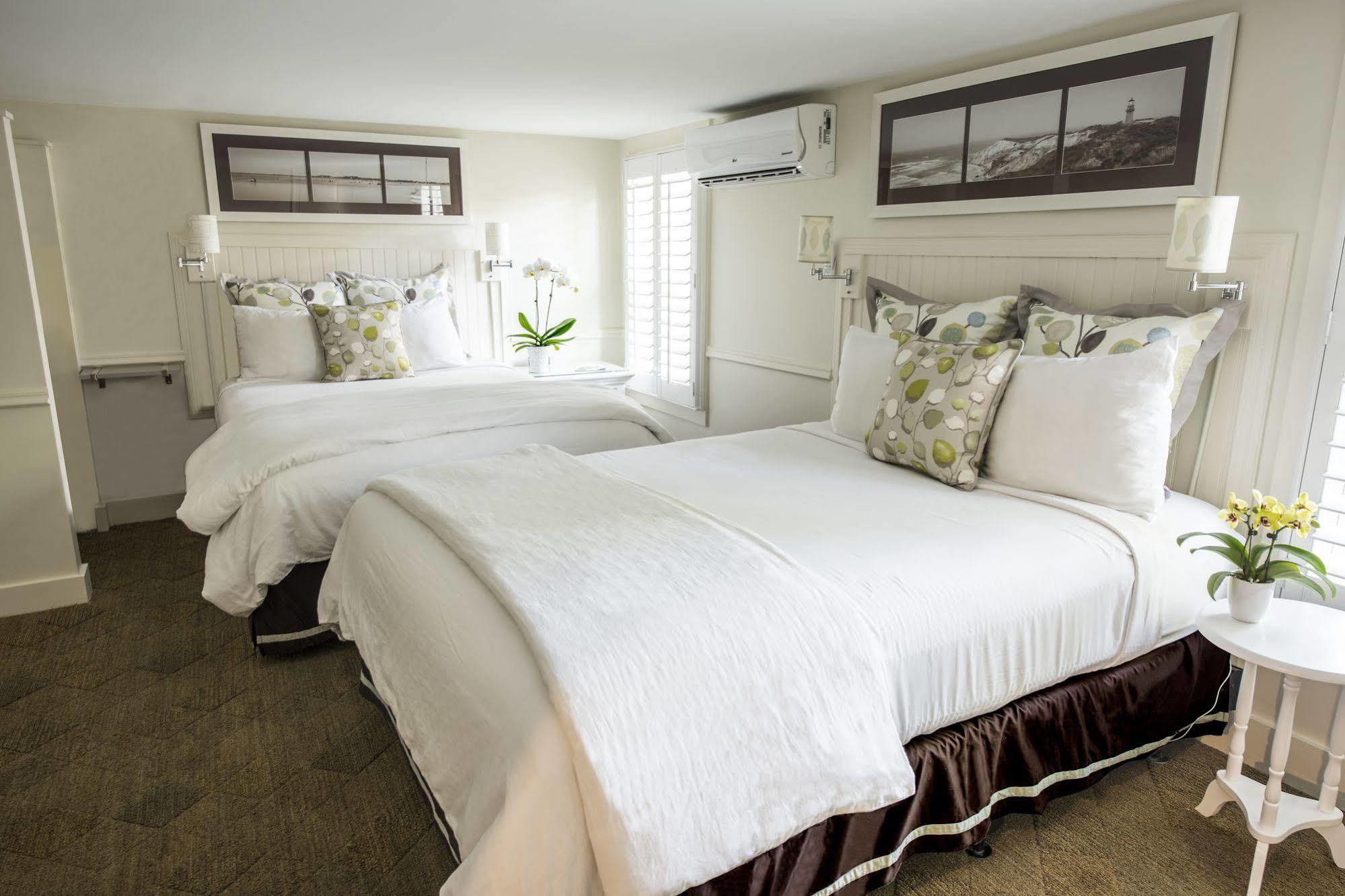 Vineyard Square Hotel And Suites Едґартаун Екстер'єр фото